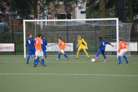 Lekkan kan net niet bij de bal